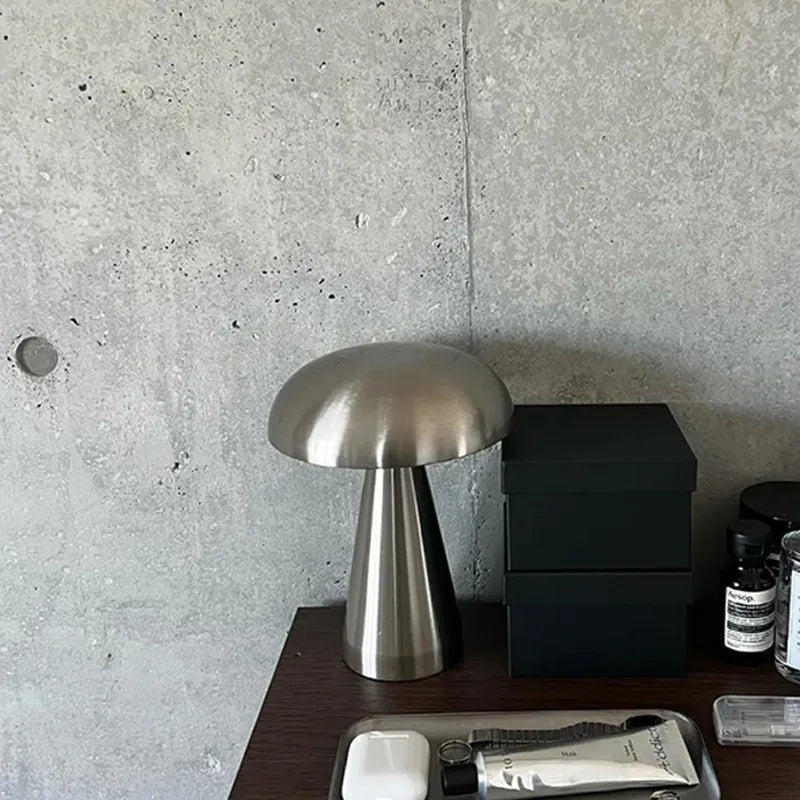 Moderne Pilz-Tischleuchte | Metall-Optik · Stufenloses Dimmen · 3 Lichtfarben · Kabellos